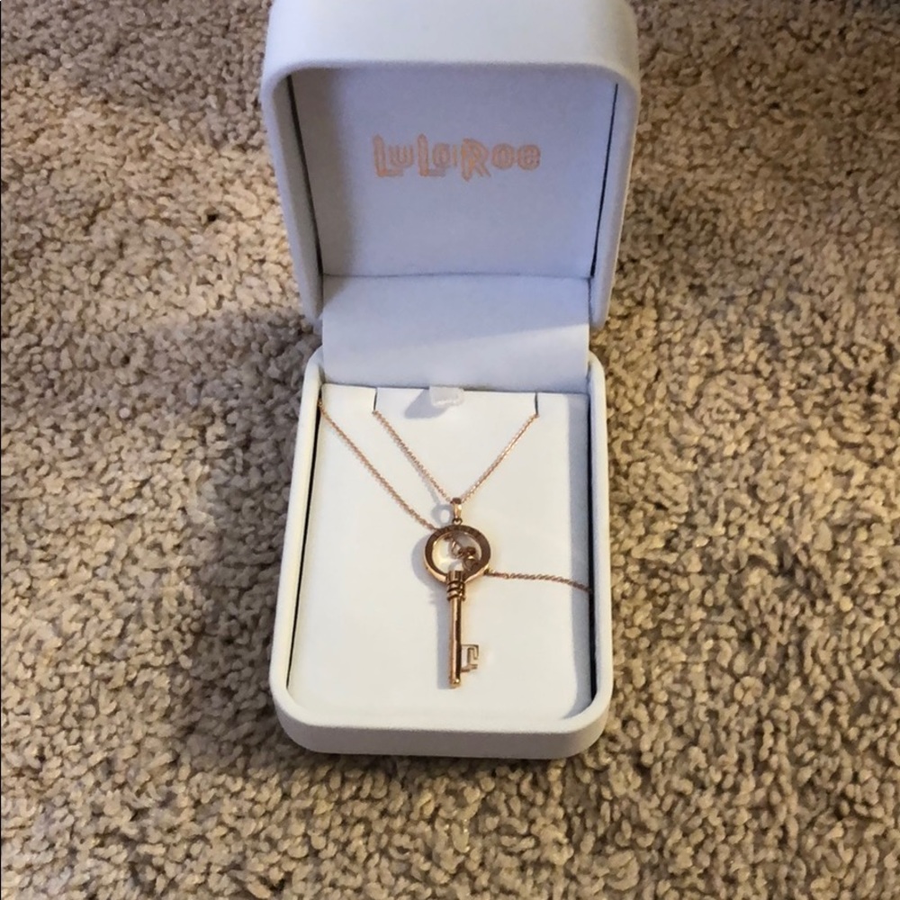 Lularoe trainer necklace